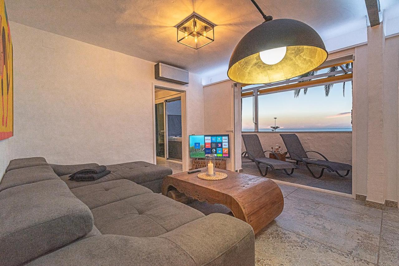 Mogan Luxury Apartment, Sea Views, Jacuzzi And Sauna. Exterior photo