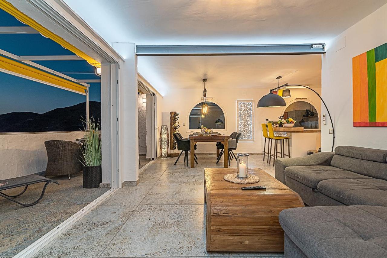 Mogan Luxury Apartment, Sea Views, Jacuzzi And Sauna. Exterior photo
